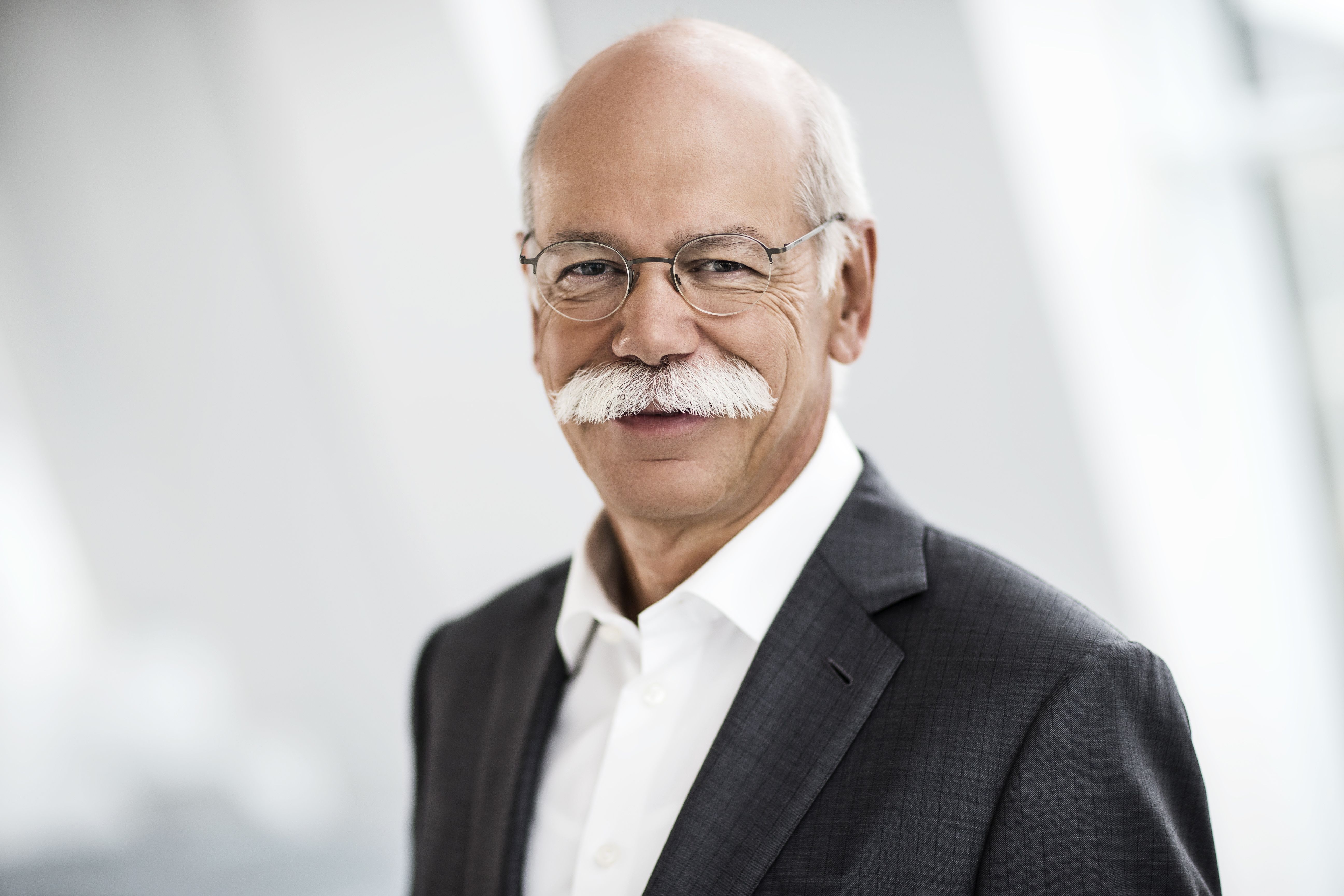 Dr. Dieter Zetsche, Vorsitzender des Vorstands der Daimler AG und Leiter Mercedes-Benz Cars Dr. Dieter Zetsche, Chairman of the Board of Management of Daimler AG and Head of Mercedes-Benz Cars