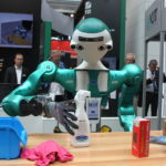 Hilft, wenn der Mensch Unterstützung braucht: Der Roboter ARMAR-6 vom KIT