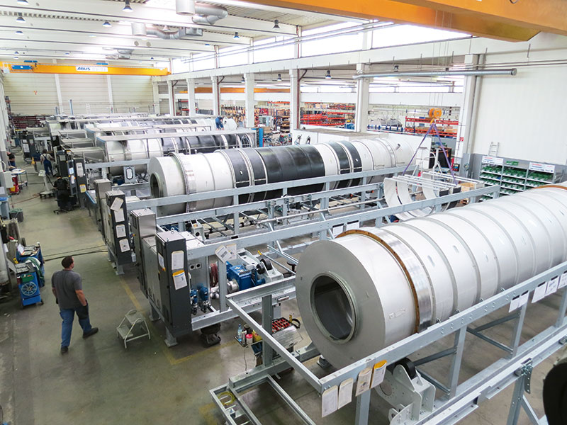 In Sarstedt produzieren und entwickeln knapp 130 Beschäftigte industrielle Waschmaschinen. Foto: Kannegiesser