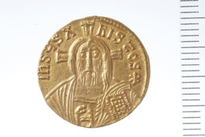 Pfennig Karls des Großen (Solidus, Byzantinisches Reich, Michael III., 856-867 n. Chr.). Foto: Museen für Kulturgeschichte Hannover
